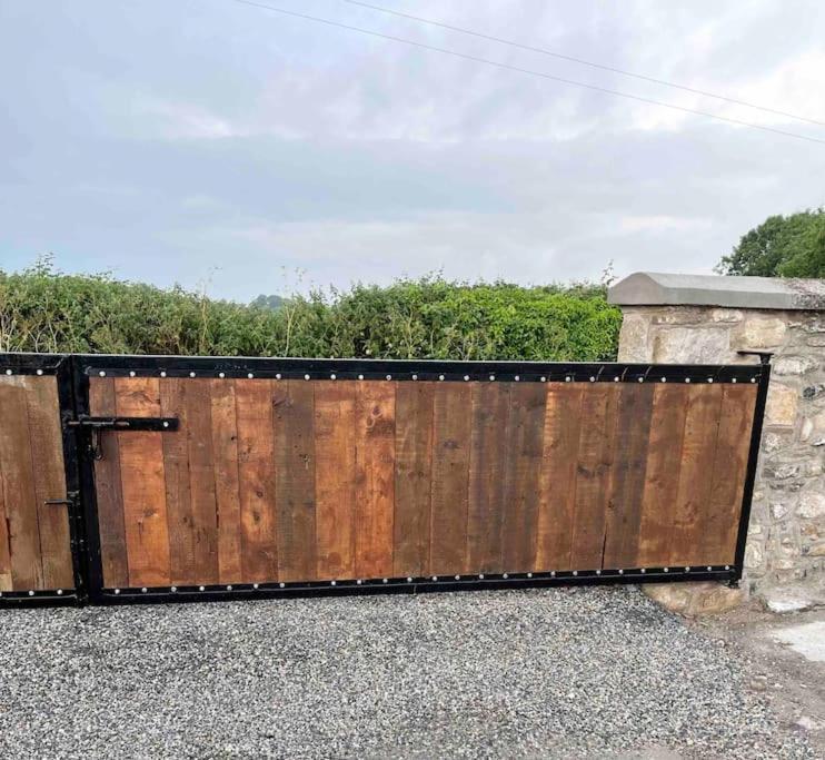 Tom Rocky'S Farmyard Villa Templemore Buitenkant foto
