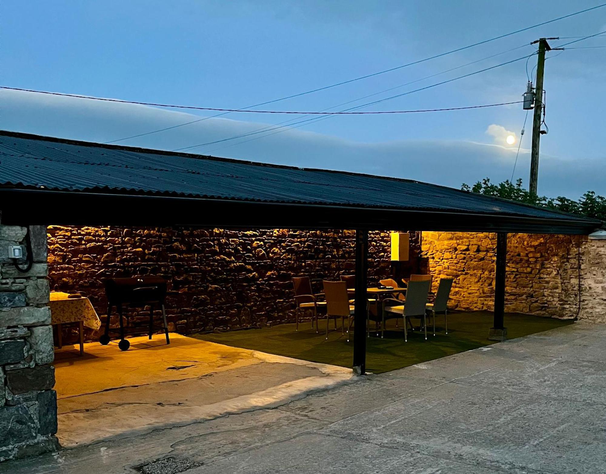 Tom Rocky'S Farmyard Villa Templemore Buitenkant foto